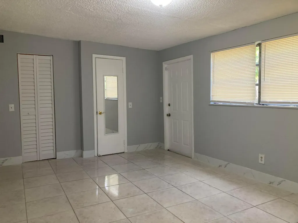 3630 SW 46th Avenue West Park FL 33023