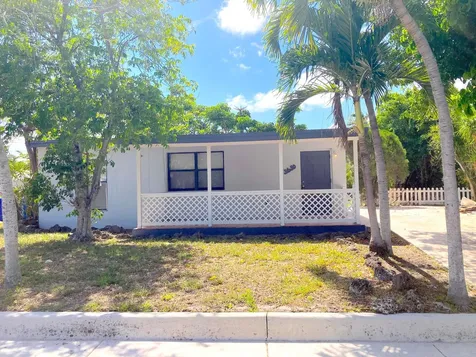 3630 SW 46th Avenue West Park FL 33023