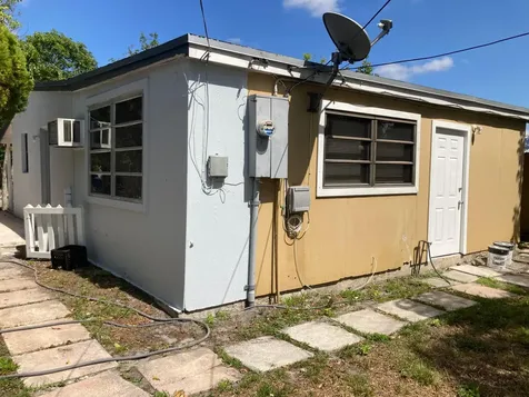 3630 SW 46th Avenue West Park FL 33023