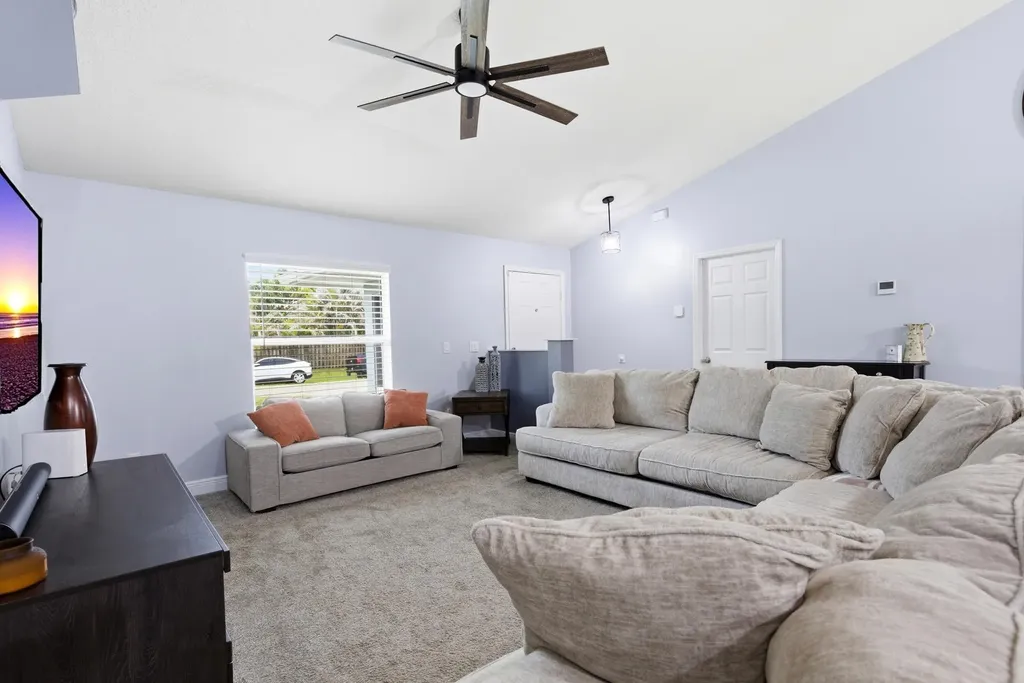 105 SW Glenwood Drive Port St Lucie FL 34984