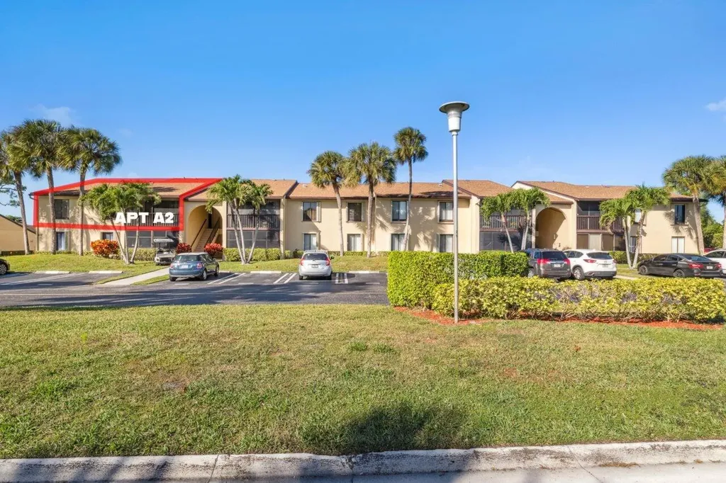 618 Sea Pine Way Greenacres FL 33415
