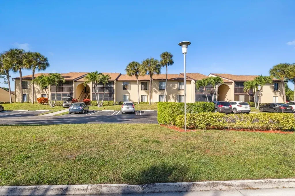 618 Sea Pine Way Greenacres FL 33415