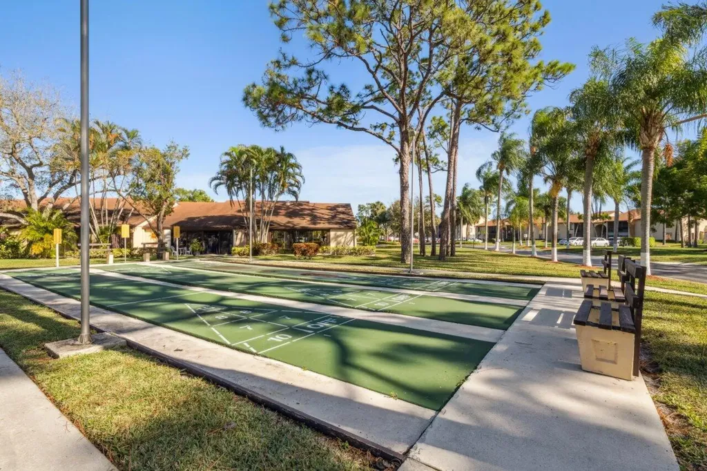 618 Sea Pine Way Greenacres FL 33415