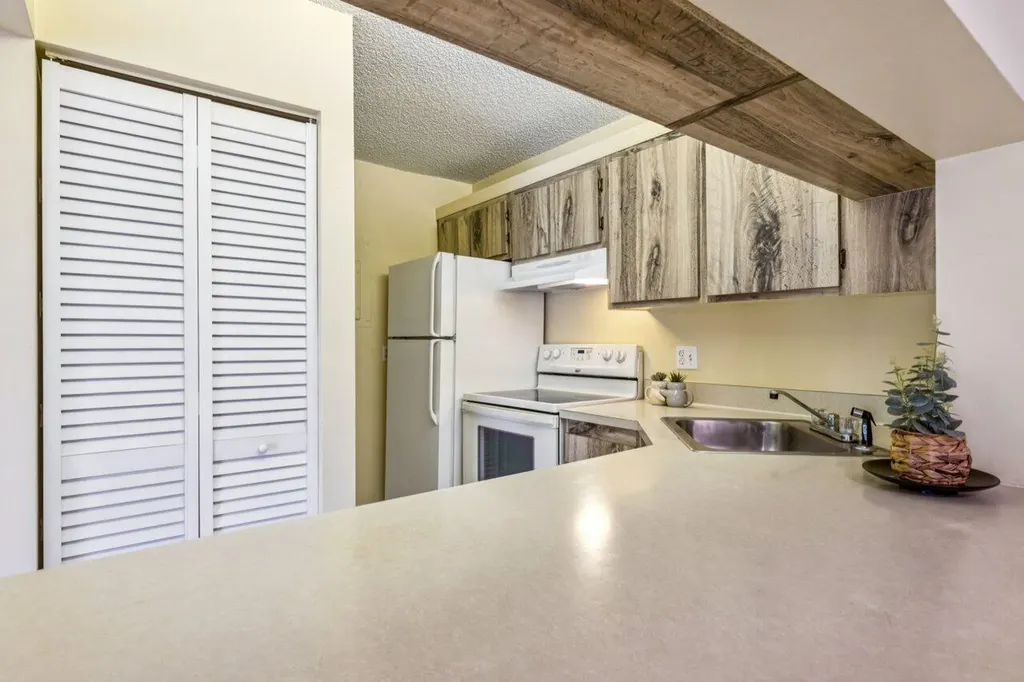 618 Sea Pine Way Greenacres FL 33415
