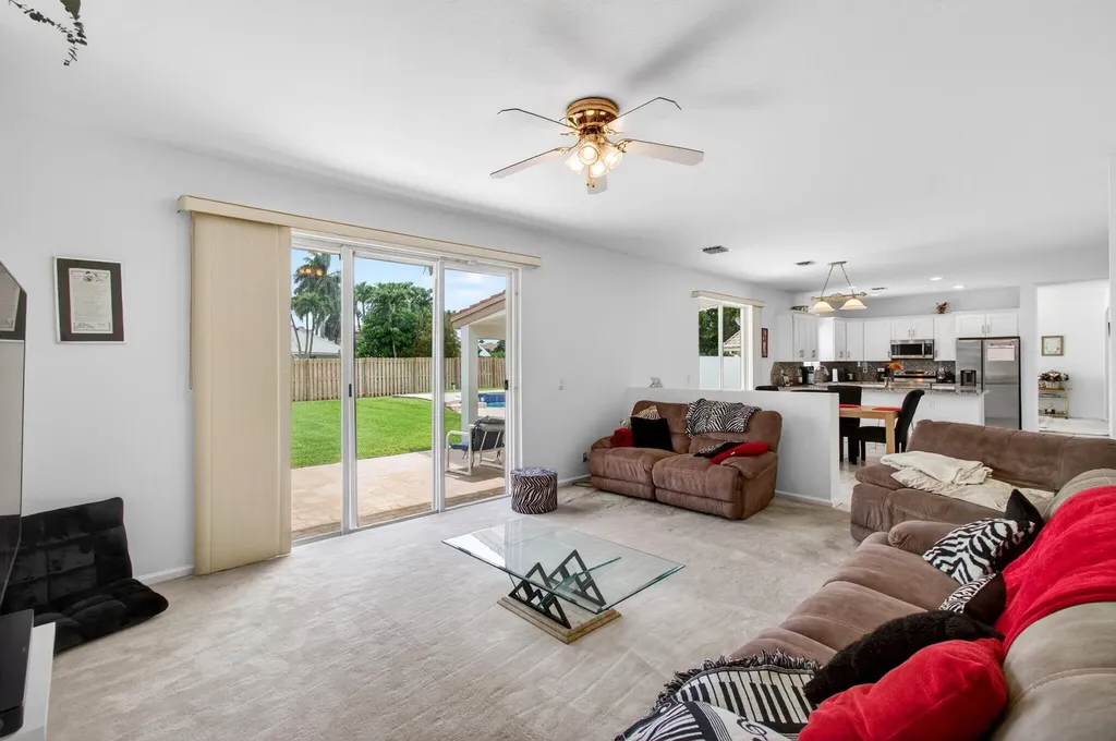 6305 Blue Bay Circle Lake Worth FL 33467