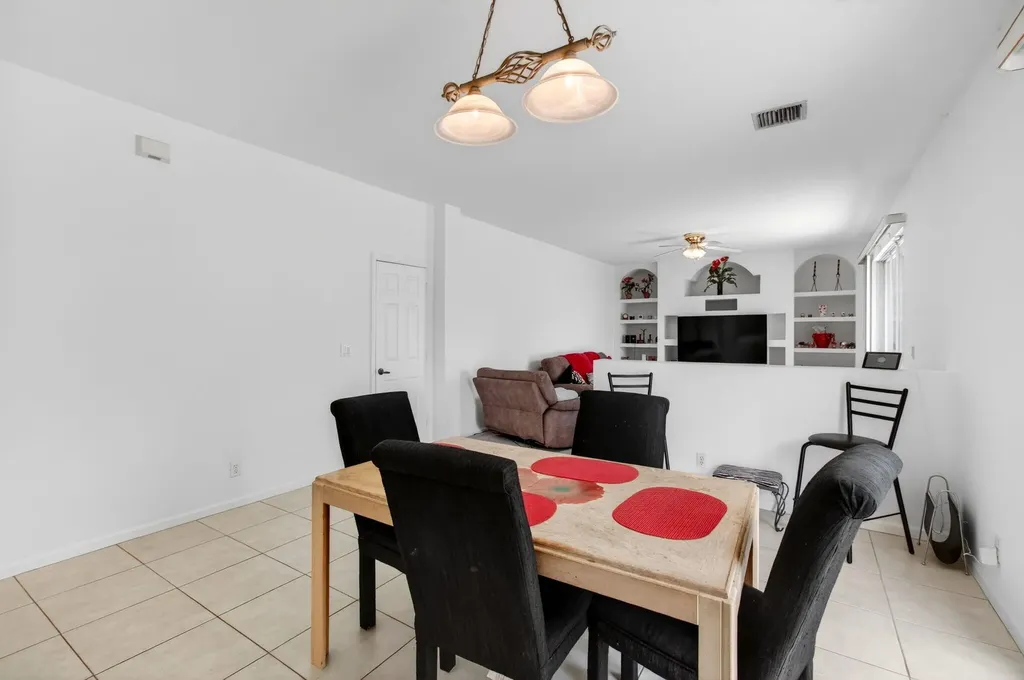 6305 Blue Bay Circle Lake Worth FL 33467