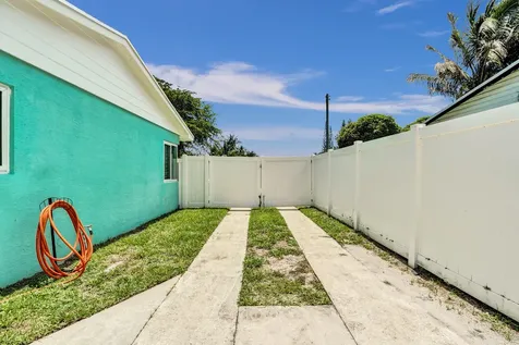 1218 SW 22nd Avenue Delray Beach FL 33445