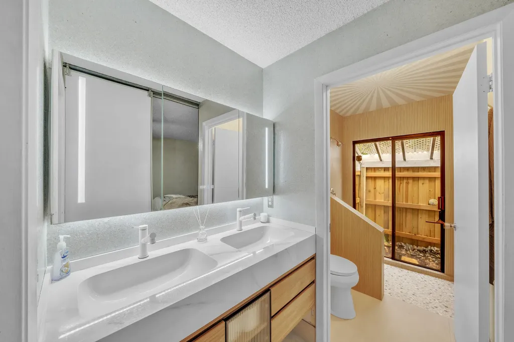 6062 Bania Wood Circle Atlantis FL 33462