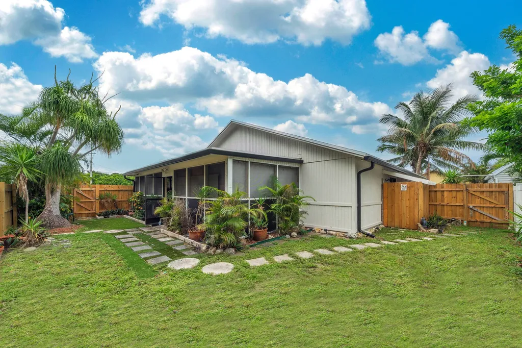 6062 Bania Wood Circle Atlantis FL 33462