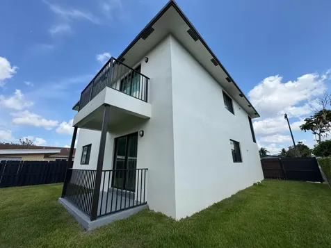400 NE 30th Street Pompano Beach FL 33064