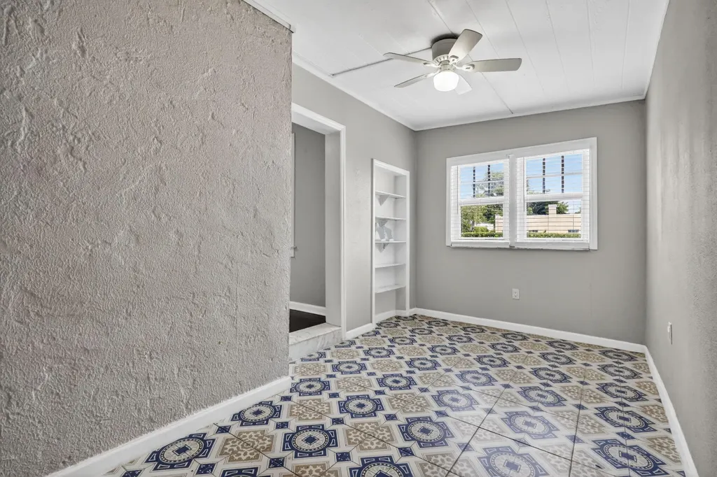 412 El Prado West Palm Beach FL 33405