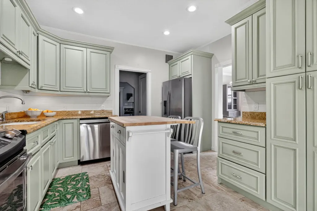 412 El Prado West Palm Beach FL 33405