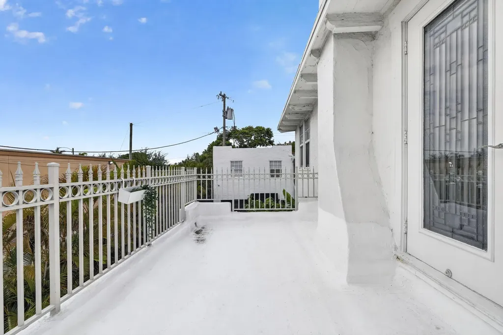 412 El Prado West Palm Beach FL 33405