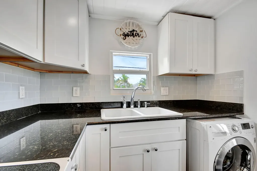 412 El Prado West Palm Beach FL 33405