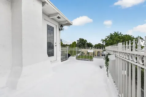 412 El Prado West Palm Beach FL 33405
