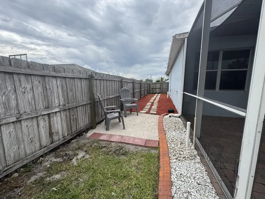 997 SW Hamberland Avenue Port St Lucie FL 34953