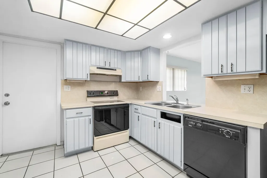 1779 NE 39th Court Pompano Beach FL 33064