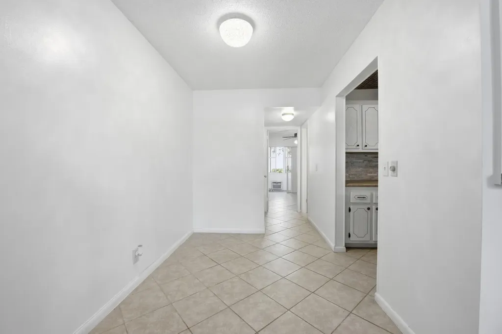 98 E Cambridge E West Palm Beach FL 33417