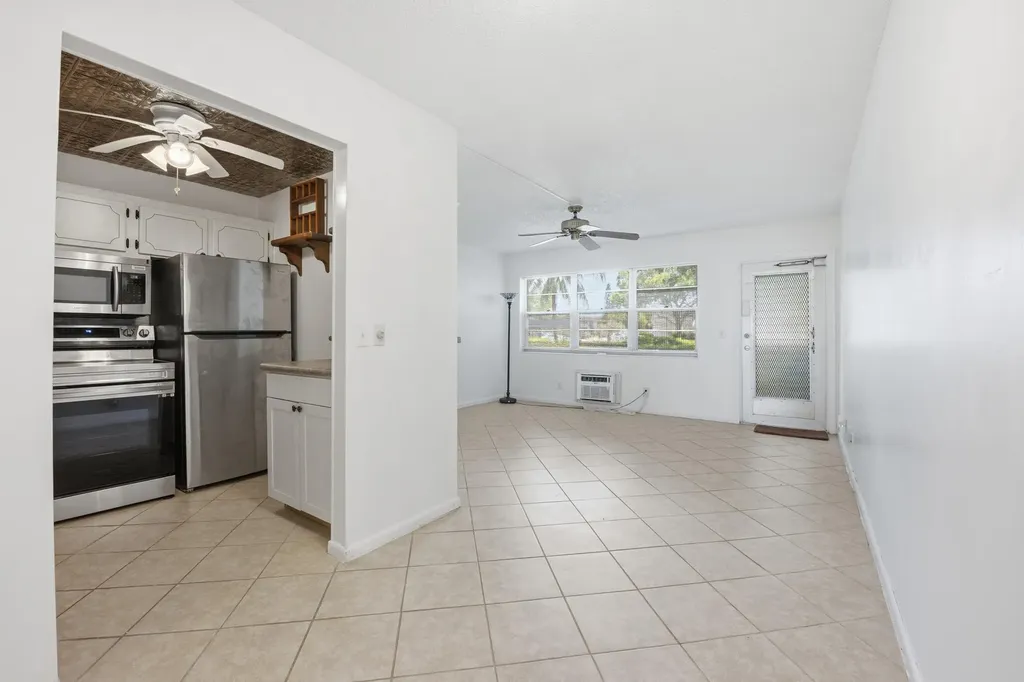 98 E Cambridge E West Palm Beach FL 33417