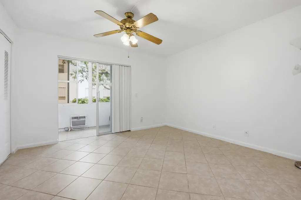 98 E Cambridge E West Palm Beach FL 33417