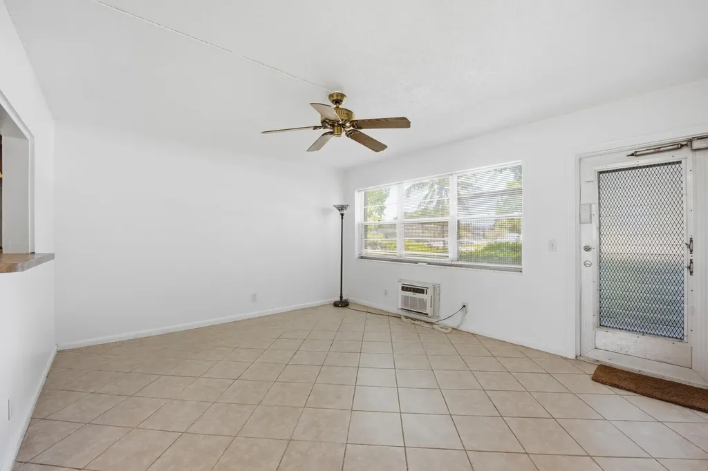 98 E Cambridge E West Palm Beach FL 33417