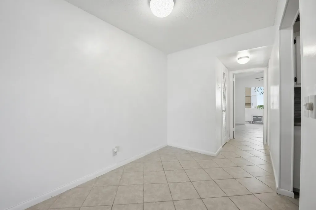 98 E Cambridge E West Palm Beach FL 33417