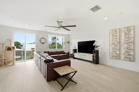 1210 NE 11th Avenue Fort Lauderdale FL 33304