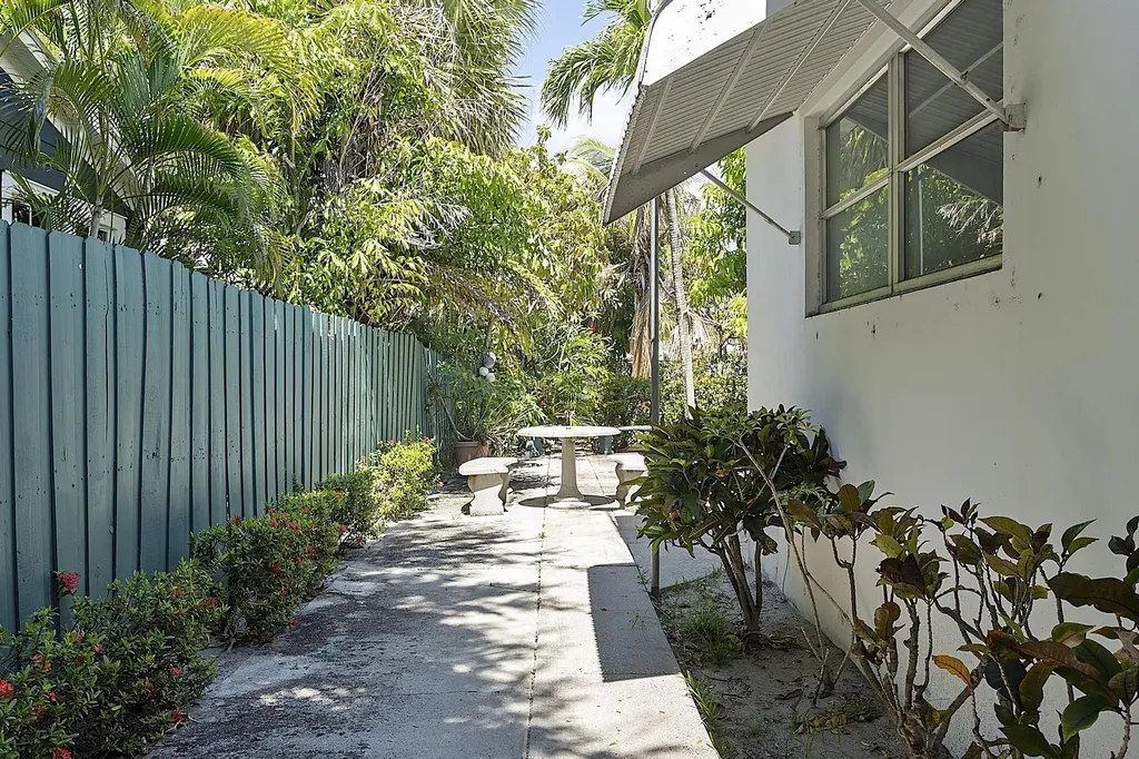 215 N M Street Lake Worth Beach FL 33460