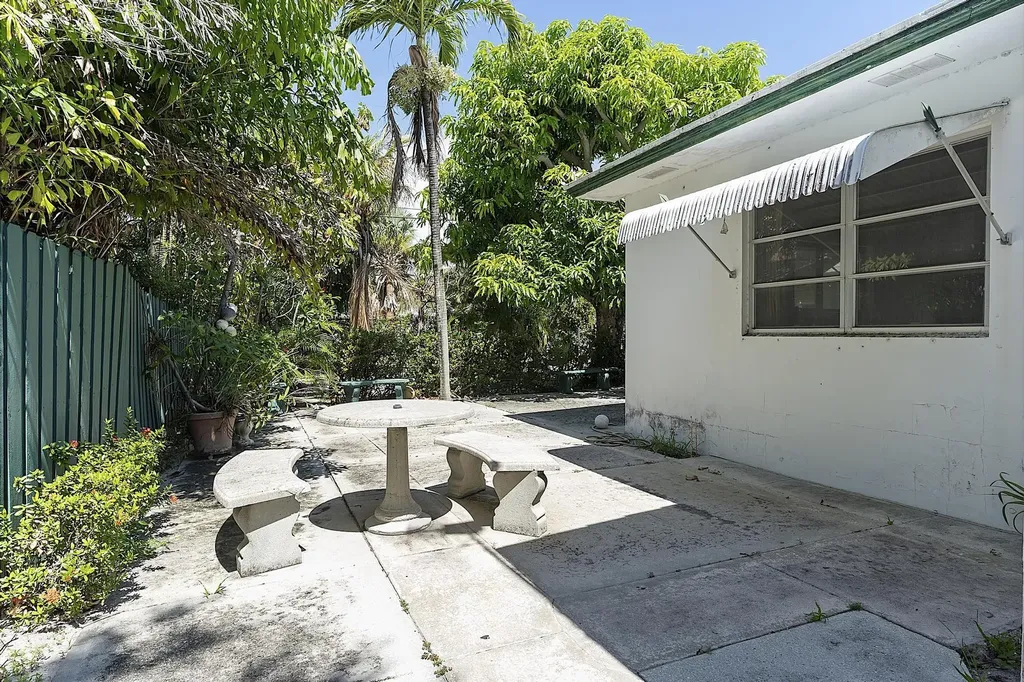 215 N M Street Lake Worth Beach FL 33460