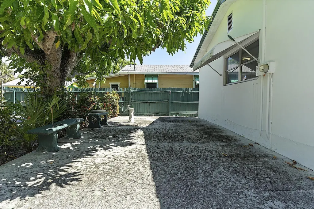 215 N M Street Lake Worth Beach FL 33460
