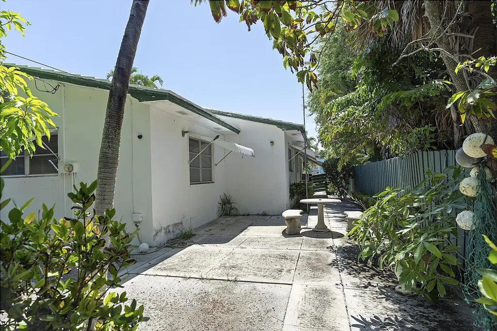 215 N M Street Lake Worth Beach FL 33460