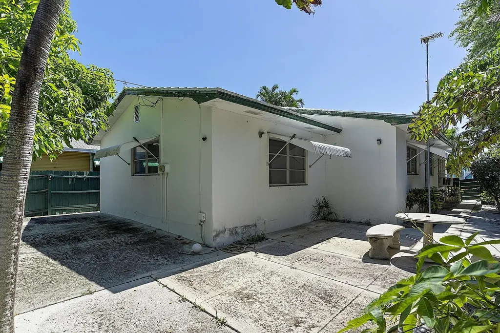 215 N M Street Lake Worth Beach FL 33460