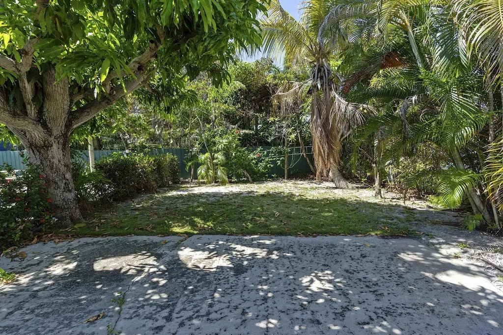 215 N M Street Lake Worth Beach FL 33460