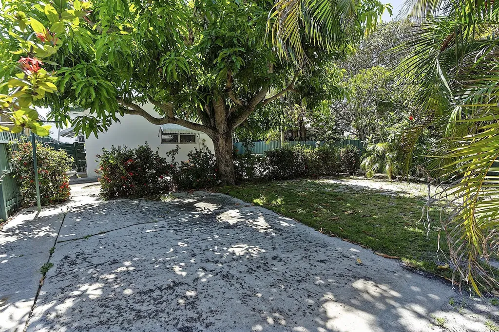 215 N M Street Lake Worth Beach FL 33460