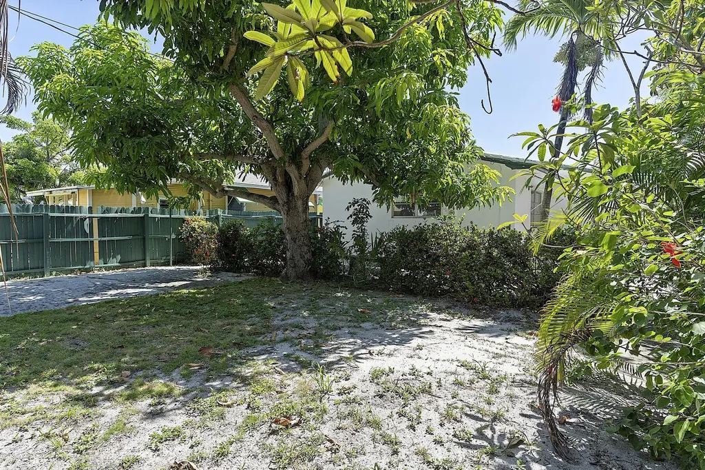 215 N M Street Lake Worth Beach FL 33460