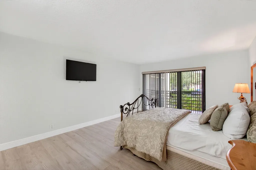 5750 Camino Del Sol Boca Raton FL 33433