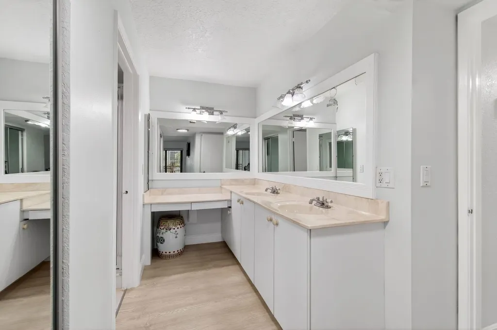 5750 Camino Del Sol Boca Raton FL 33433