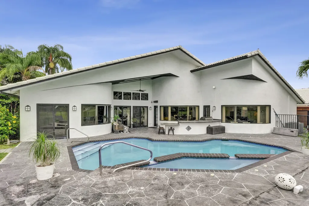 7350 NW 83rd Avenue Tamarac FL 33321