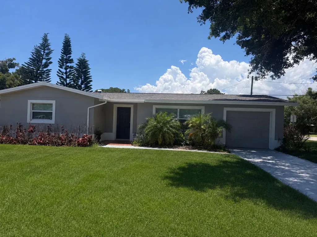 907 Antigua Avenue Fort Pierce FL 34982