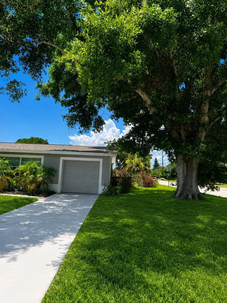 907 Antigua Avenue Fort Pierce FL 34982