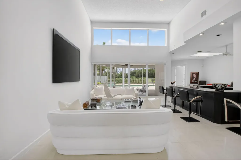 5768 Waterford Boca Raton FL 33496