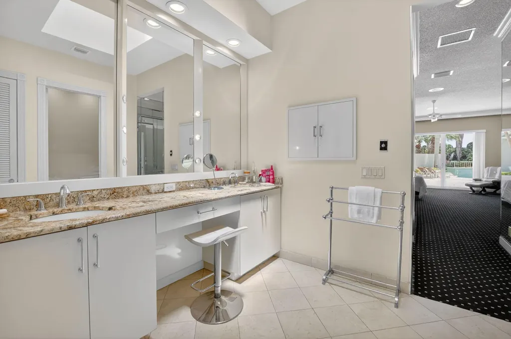 5768 Waterford Boca Raton FL 33496