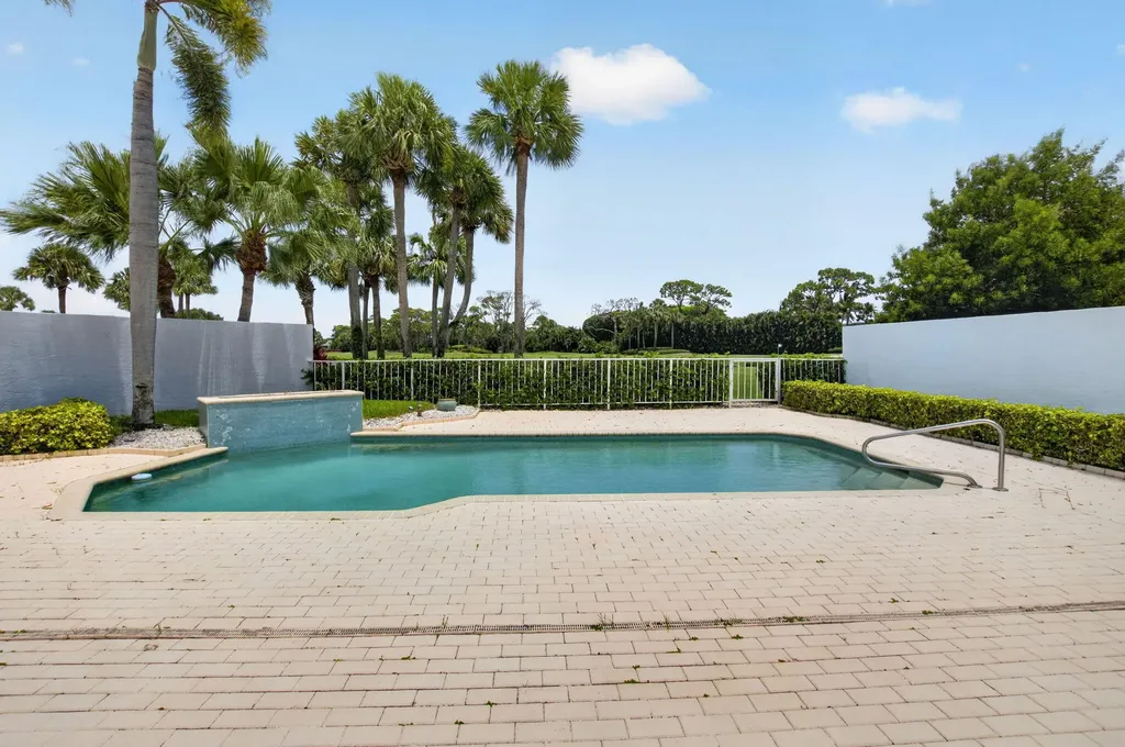 5768 Waterford Boca Raton FL 33496