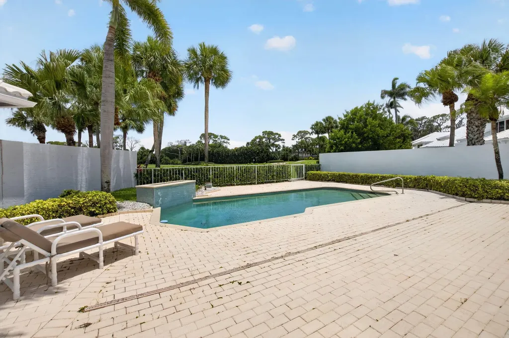 5768 Waterford Boca Raton FL 33496