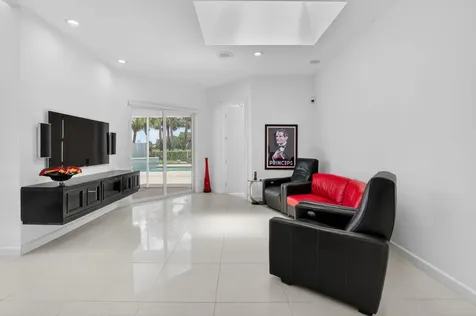5768 Waterford Boca Raton FL 33496