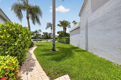 5768 Waterford Boca Raton FL 33496