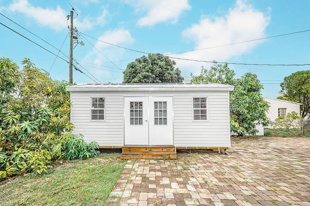 2333 Wabasso Drive West Palm Beach FL 33409