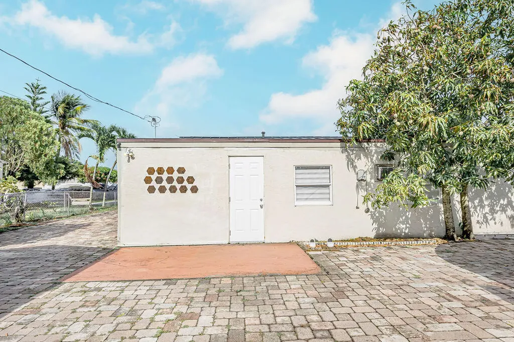2333 Wabasso Drive West Palm Beach FL 33409