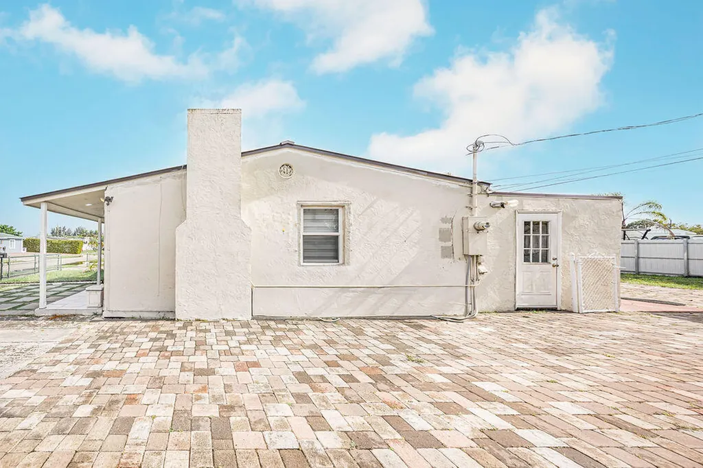 2333 Wabasso Drive West Palm Beach FL 33409