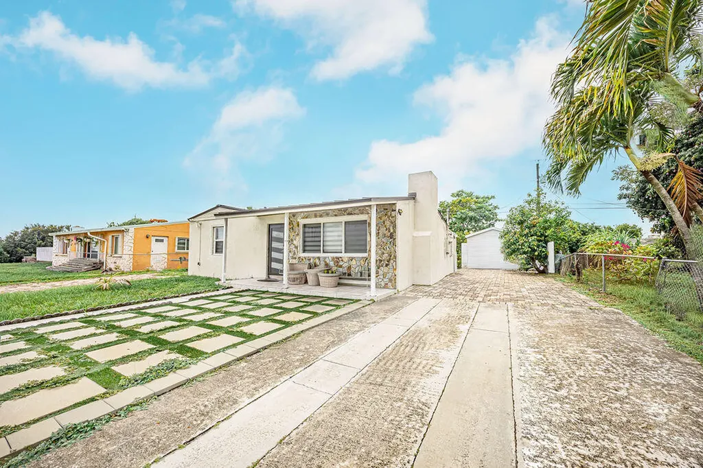 2333 Wabasso Drive West Palm Beach FL 33409